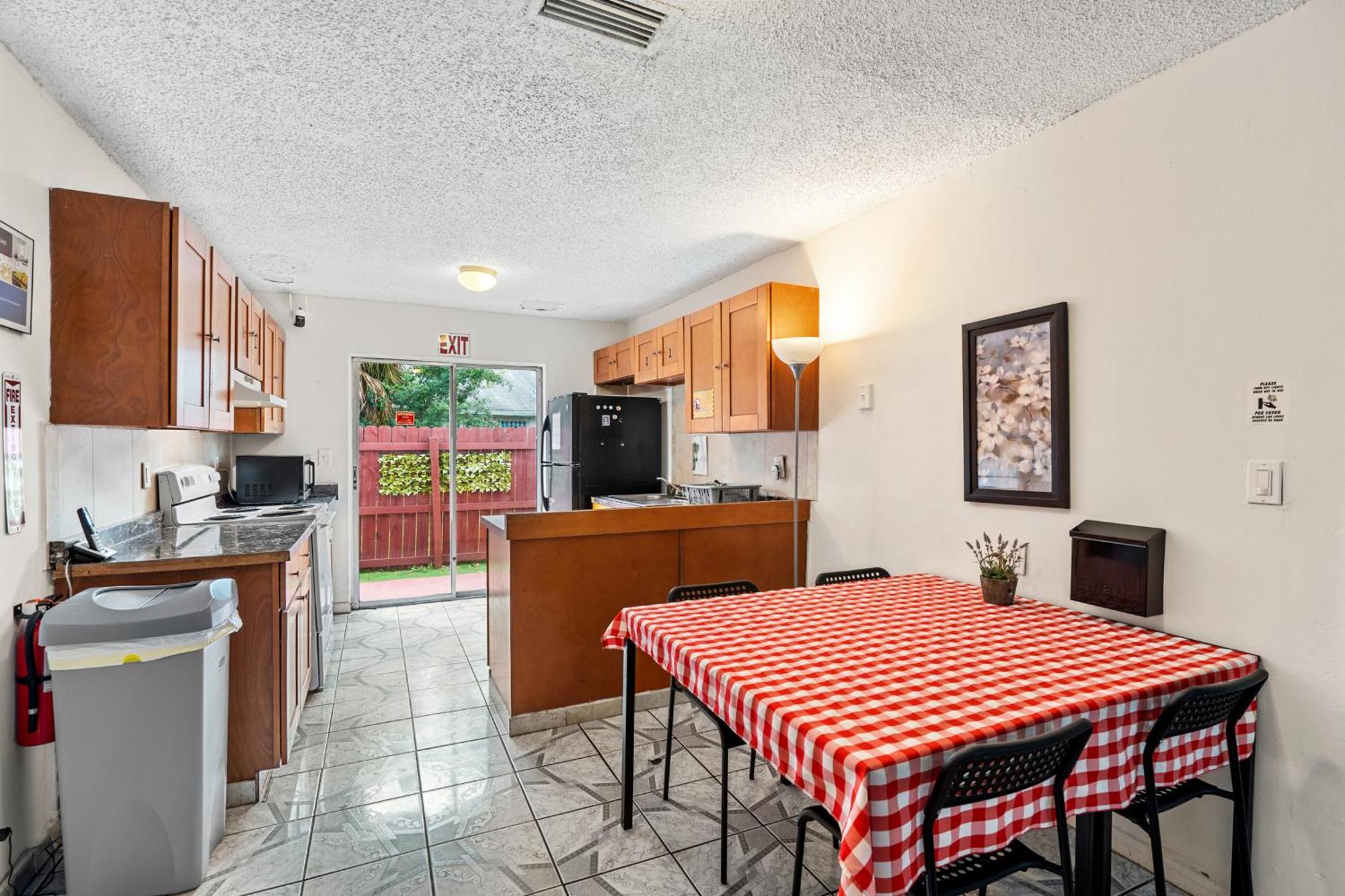 Auberge de jeunesse Crocodhouse Early Check In Eight Years Hosting à Fort Lauderdale Extérieur photo