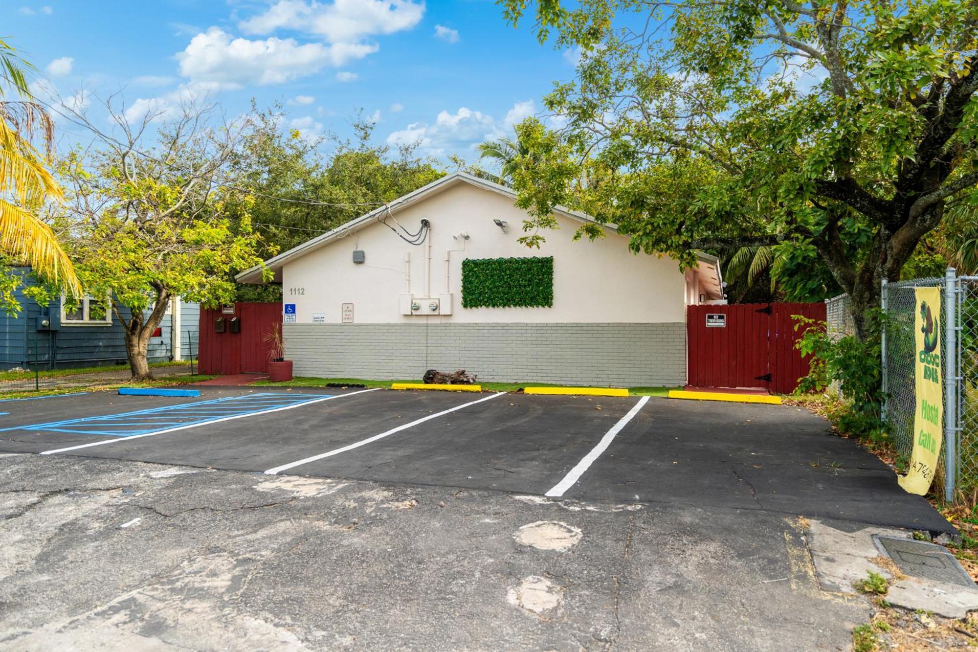 Auberge de jeunesse Crocodhouse Early Check In Eight Years Hosting à Fort Lauderdale Extérieur photo